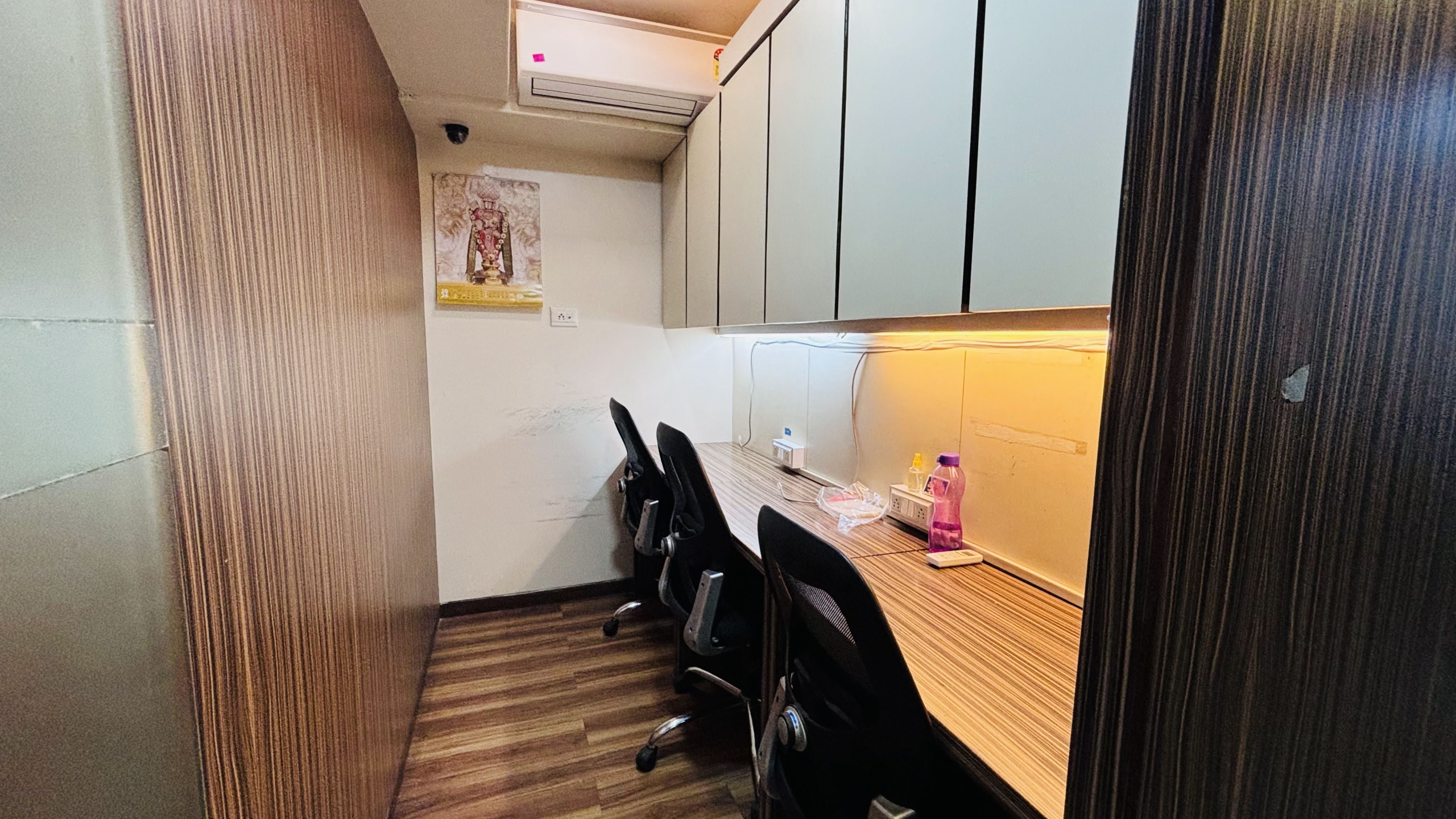 3-Seat Cabin With Boss Cabin Goregaon